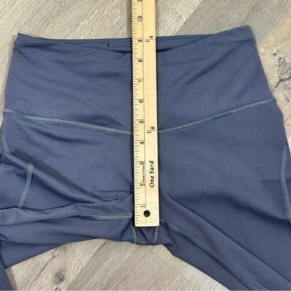 Victoria's Secret Knockout Laser Cut Eyelet Mesh Back Leggings Grey XS Long - Picture 11 of 12